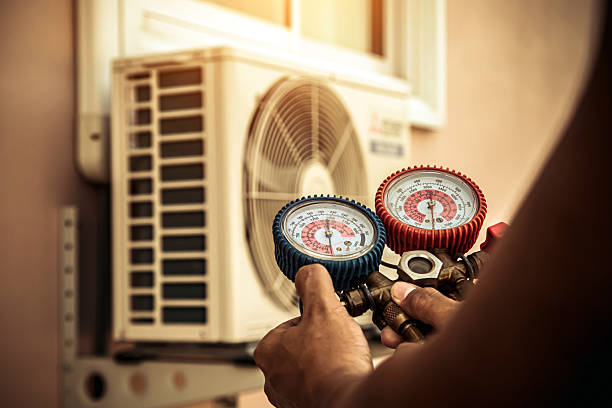 Professional Hvac Installation technician working in Land O' Lakes, FL